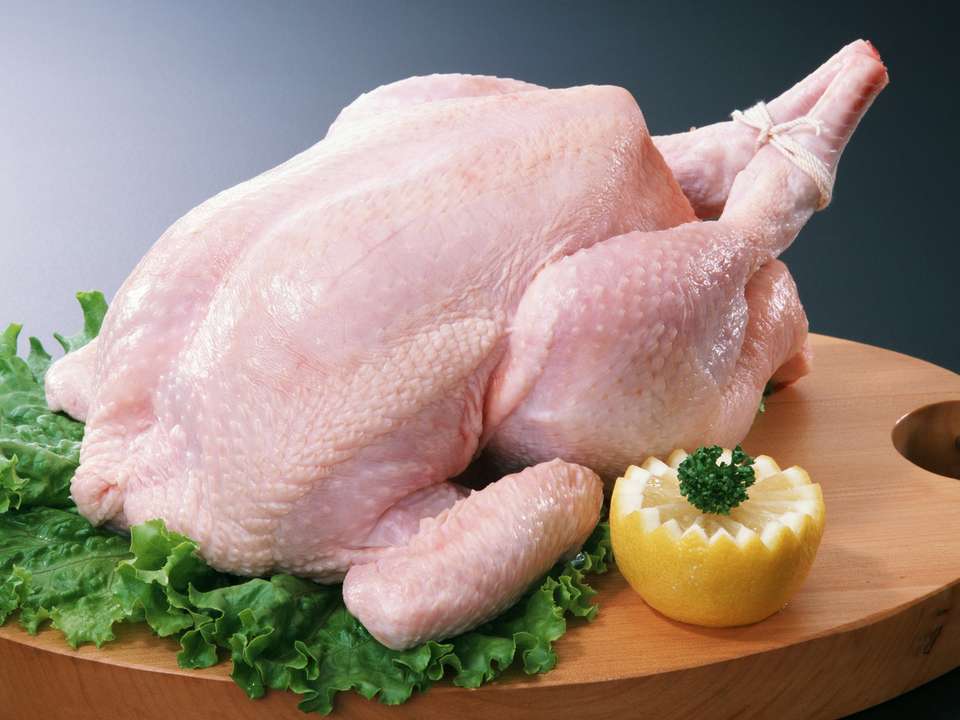 Курятина - рівноцінний замінник інших сортів м'яса при порівняно невисокій його калорійності