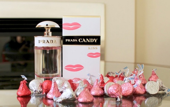 Гламурна і кокетлива новинка минулого року -   Prada Candy Kiss
