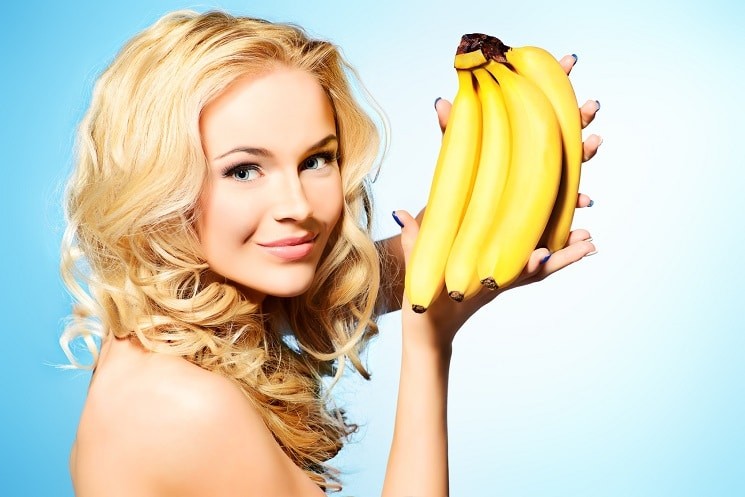 Багато з нас задоволенням їдять банани і вранці, і в будь-який інший час доби