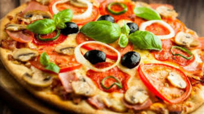 Справжня італійська піца може легко вийти в домашніх умовах в звичайній духовці, є різноманітні рецепти приготування, не тільки з різними видами тіста, але і начинкою