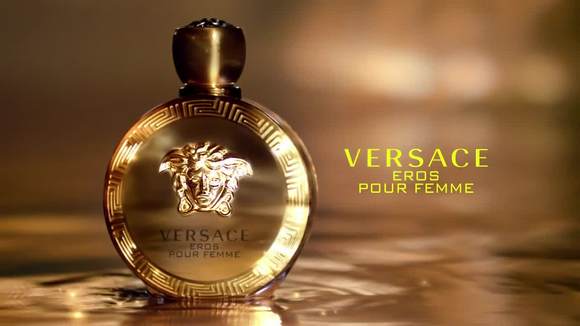 Родзинкою італійського бренду Versace завжди була кричуща розкіш, яскраві принти і незабутні образи