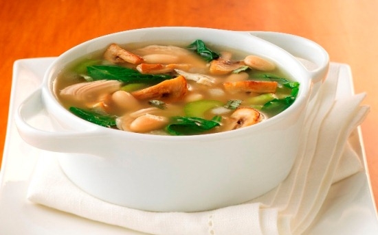 Вегетаріанський суп з білих сушених грибів